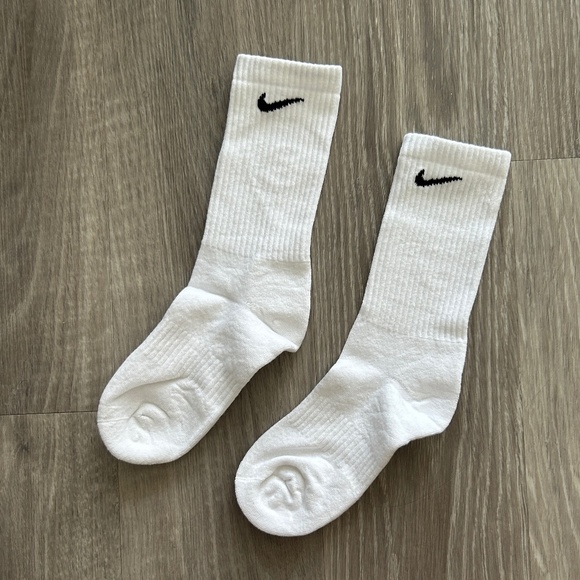 Nike Dri-Fit Crew Socks - Picture 2 of 10